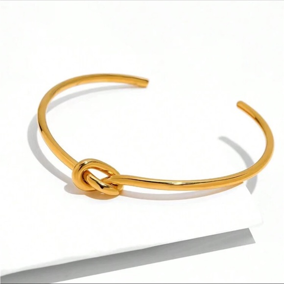 Infinity Knot 18k Gold Plated Bracelet - Picture 7 of 8